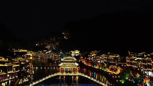 旅游景区湖南湘西凤凰古城雪桥夜景航拍视频的预览图