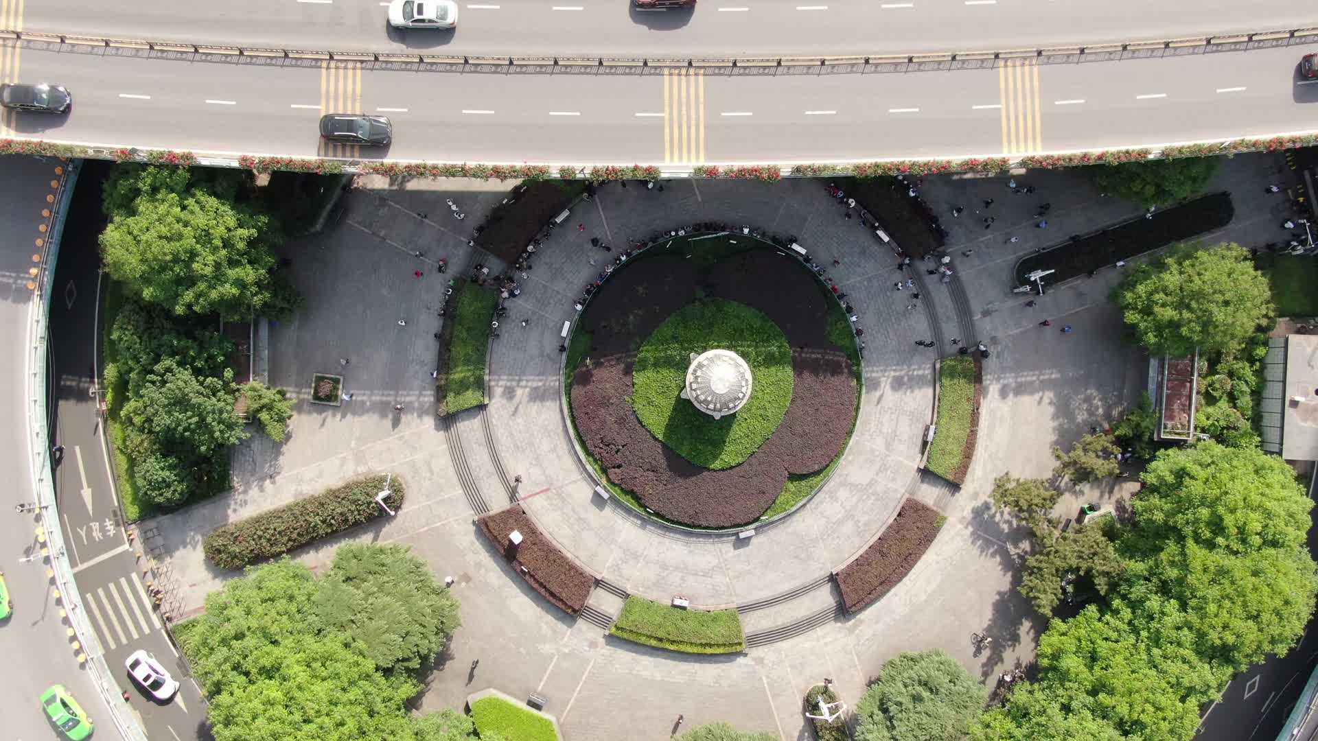 南昌老南山街心花园交通转盘航拍视频的预览图