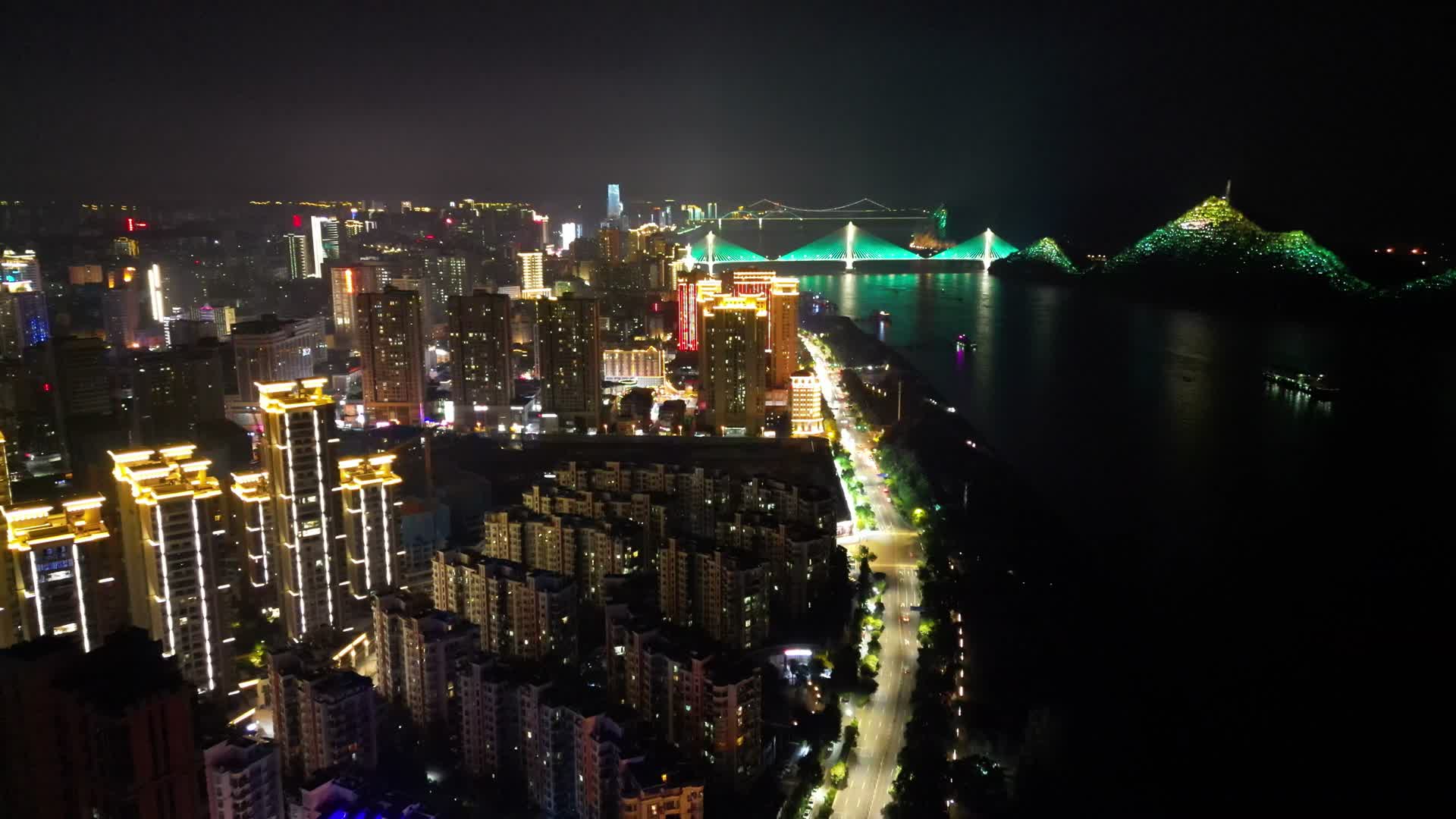 航拍湖北宜昌沿江大道交通视频的预览图