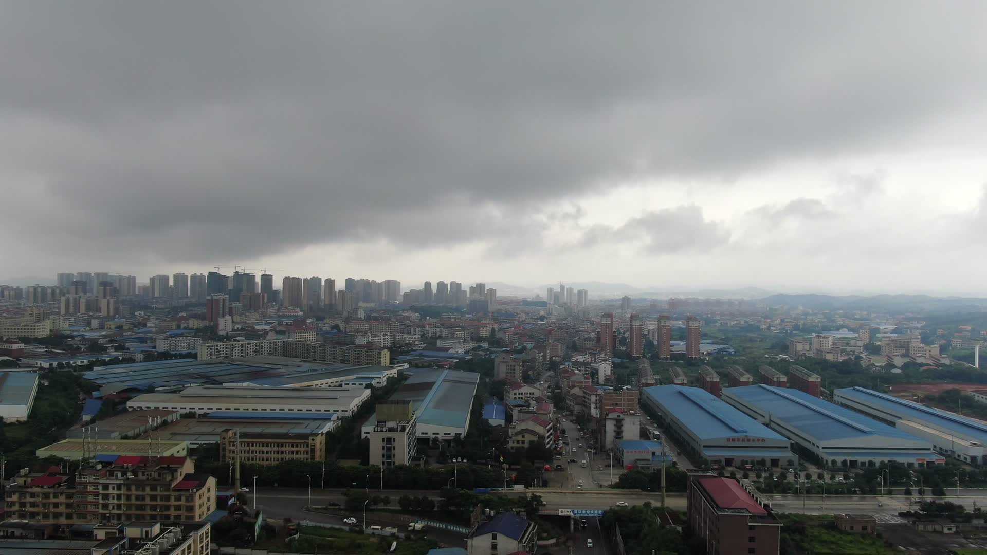 城市航拍暴雨来临高楼雨季视频的预览图
