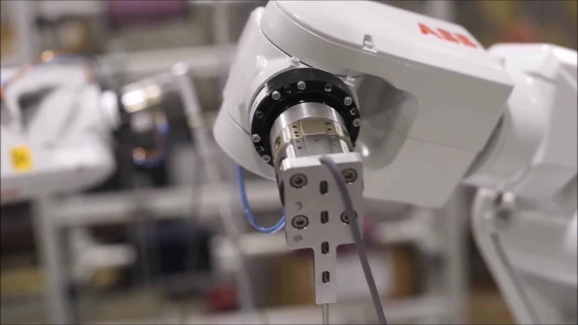 未来鞋类技术机器人鞋业制造视频视频的预览图