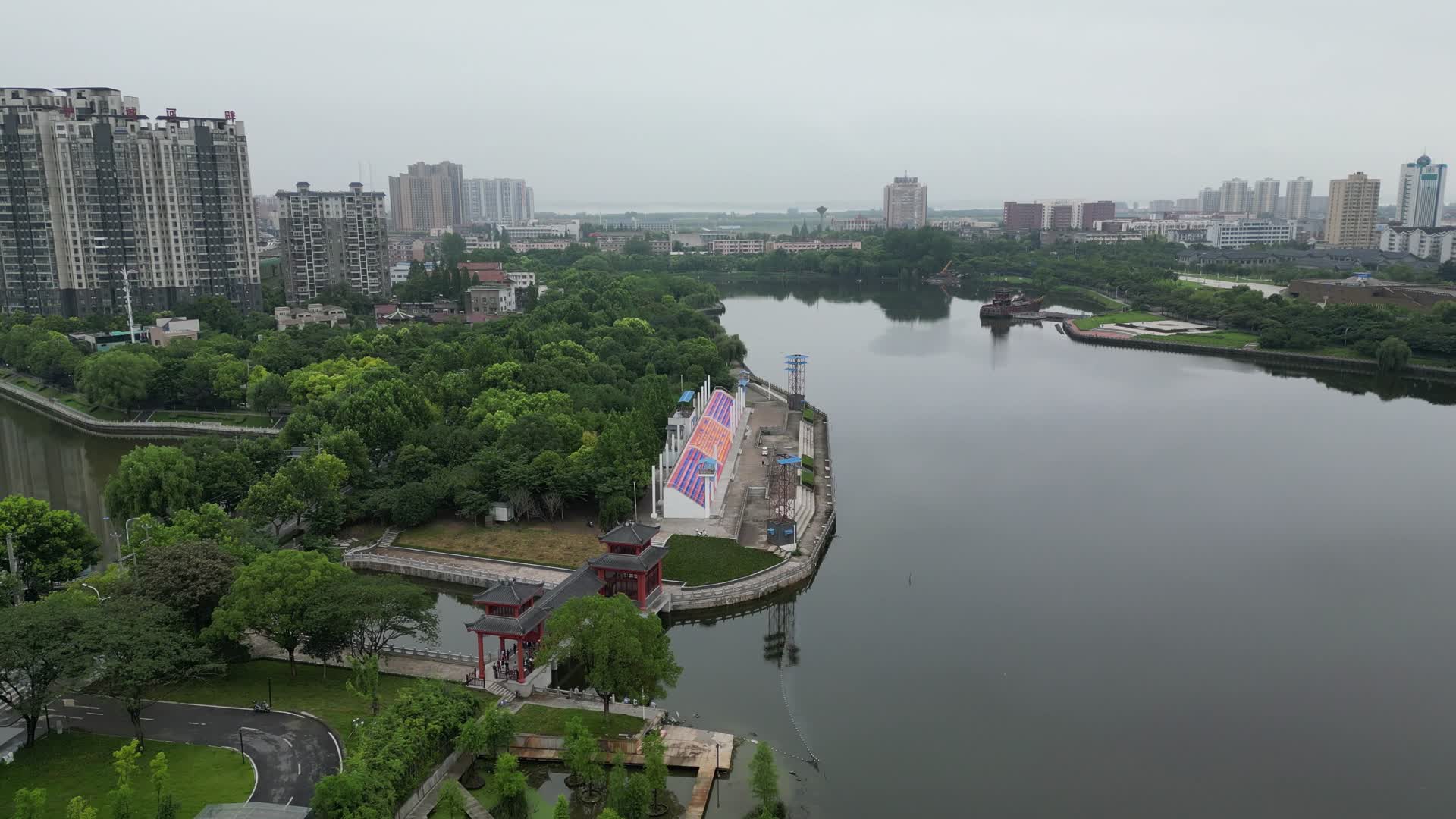 城市航拍湖北荆州万寿园万寿塔视频的预览图