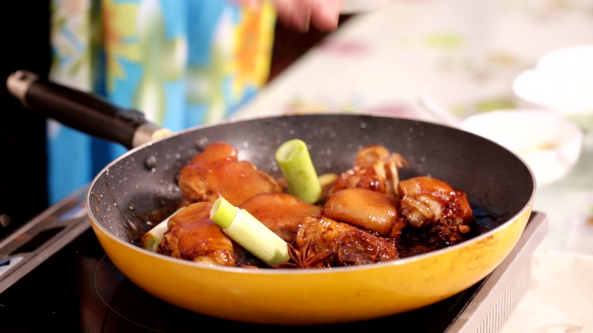 红烧猪蹄炖猪蹄做饭中餐美食视频的预览图