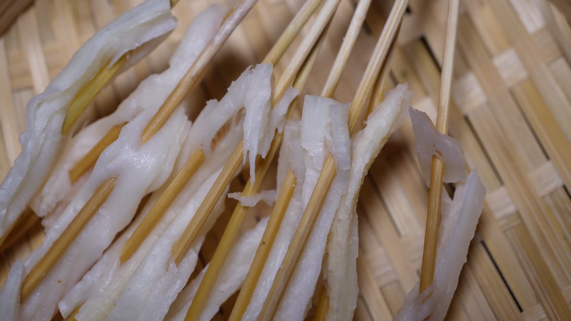 黄喉板筋串小串肉串钵钵鸡炸串烤串美视频的预览图