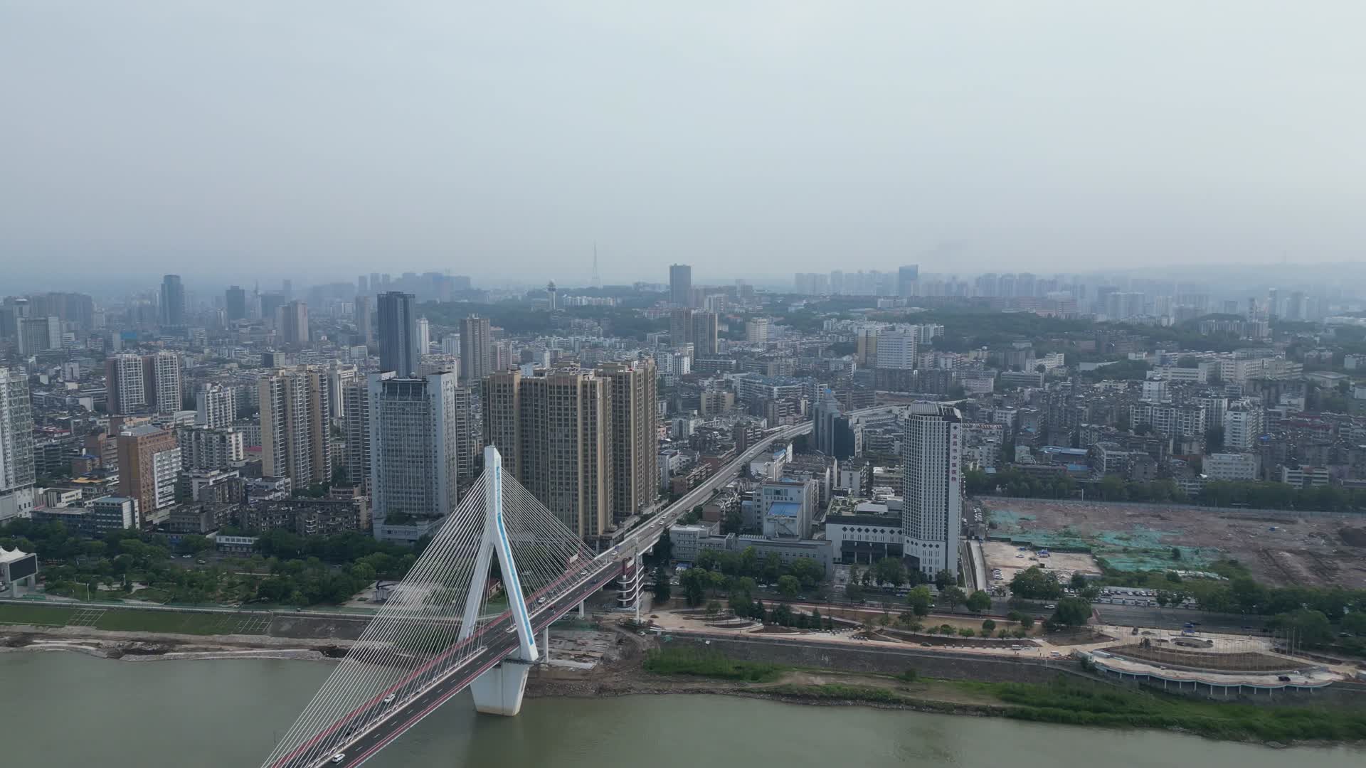 航拍湖北宜昌城市交通高楼建筑视频的预览图