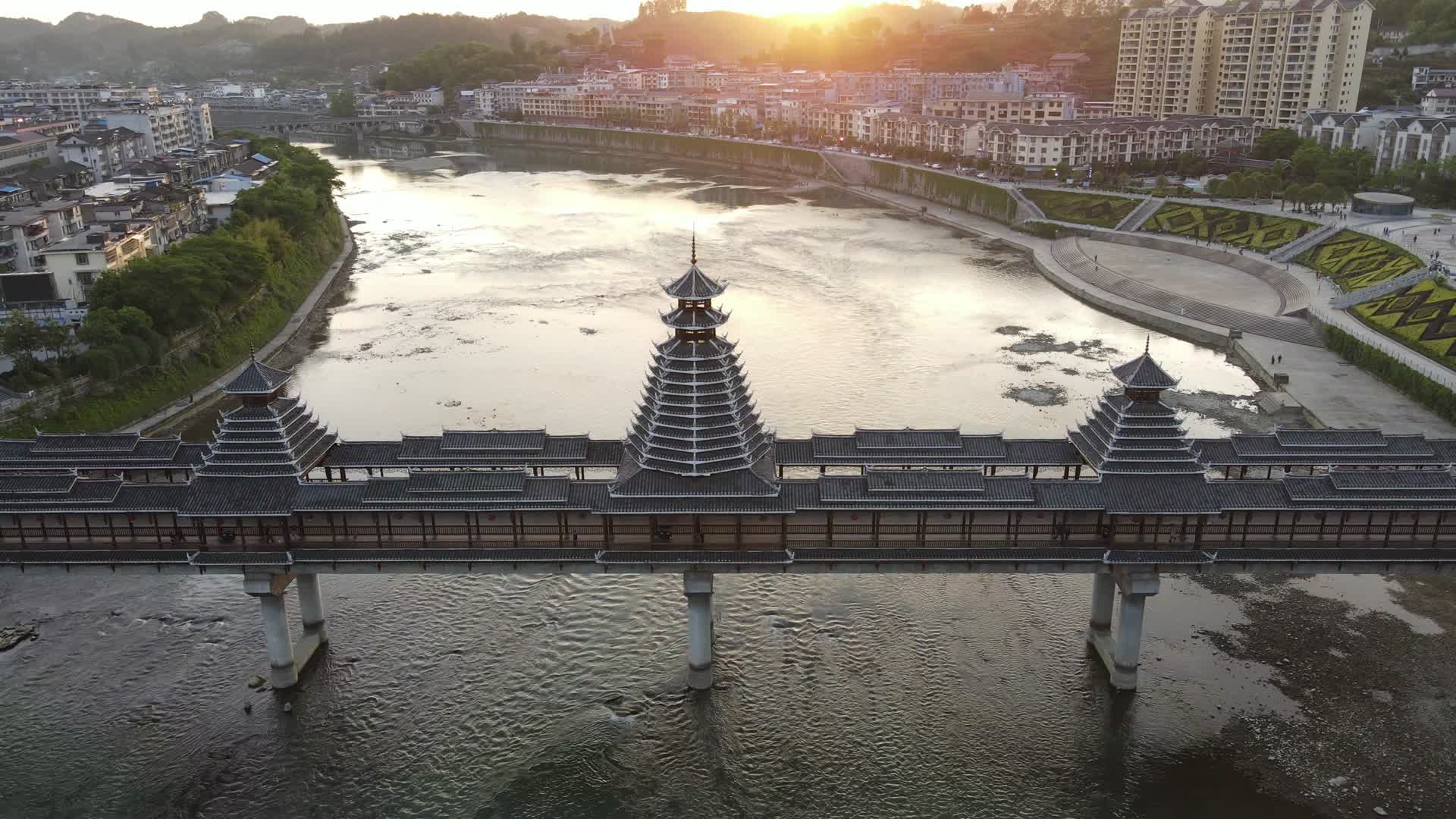 城市航拍湖南新晃风雨桥地标建筑视频的预览图