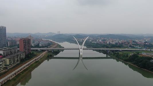 城市航拍湖南邵阳雪峰桥地标建筑视频的预览图