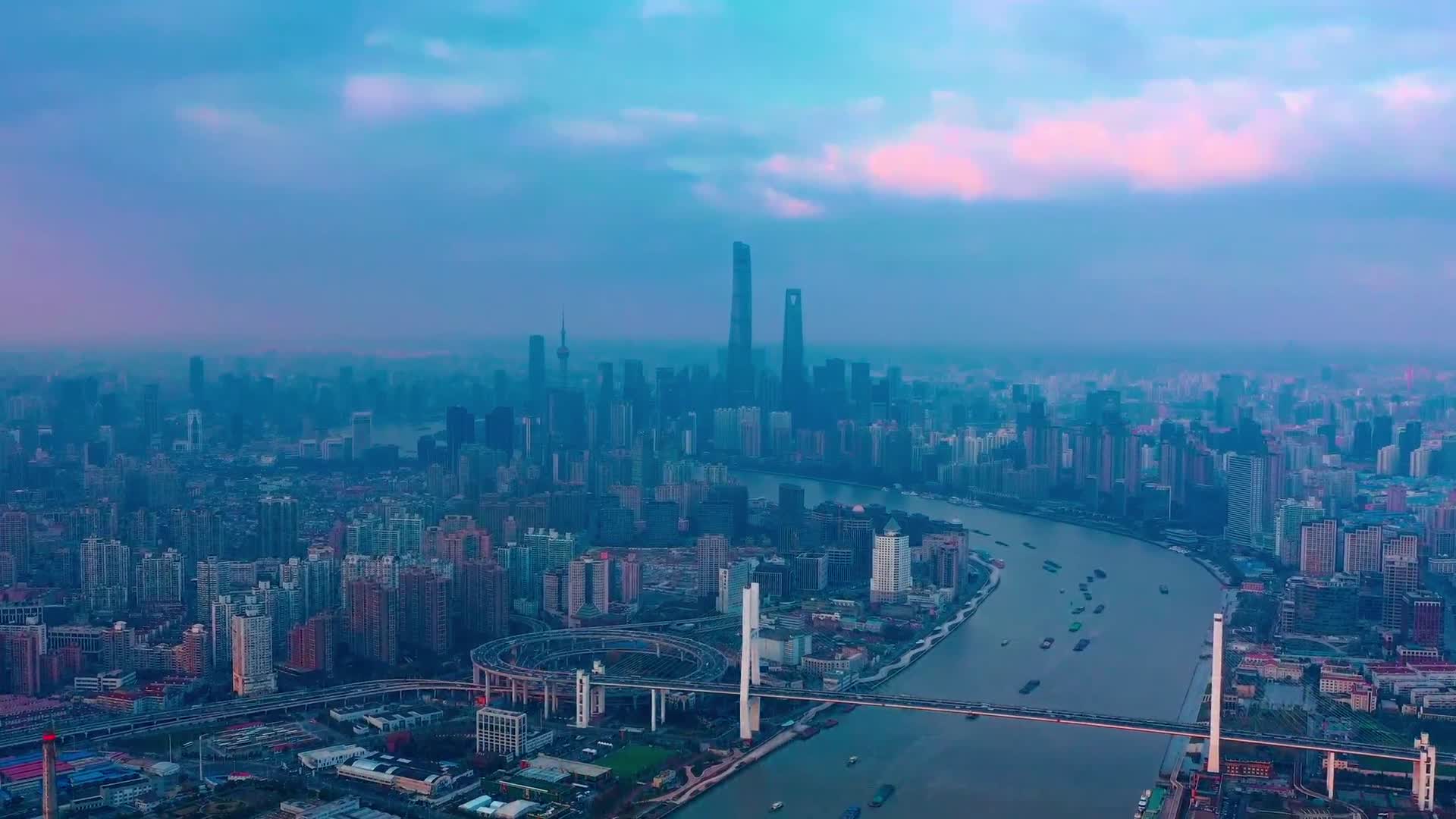 夕阳下的跨江大桥视频的预览图