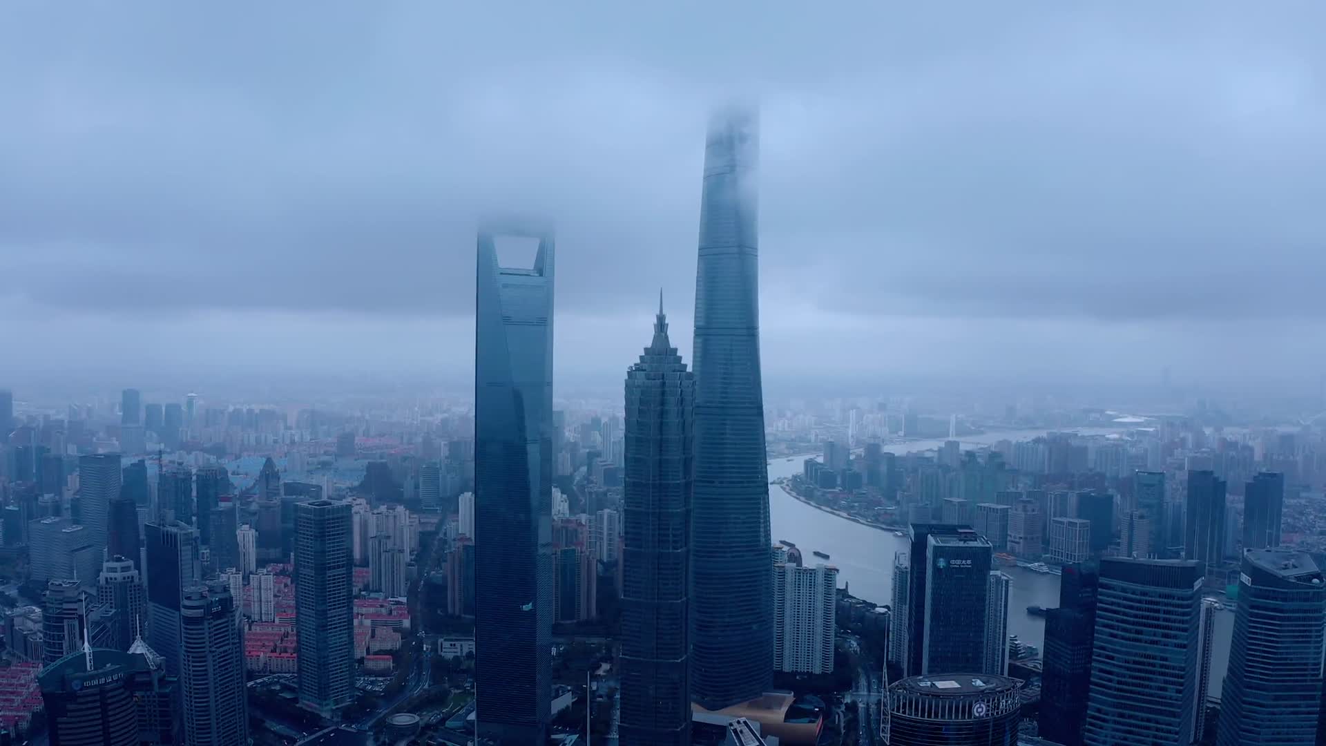 阴雨时节的上海视频的预览图