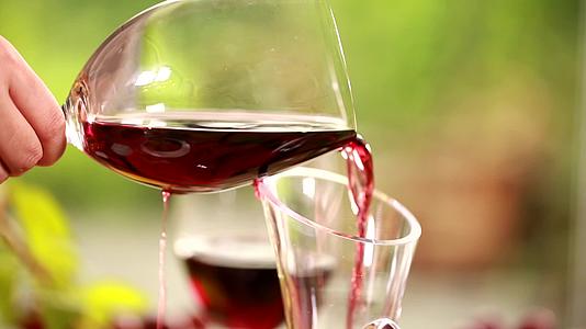 玫瑰香葡萄和葡萄酒酿酒红酒视频的预览图