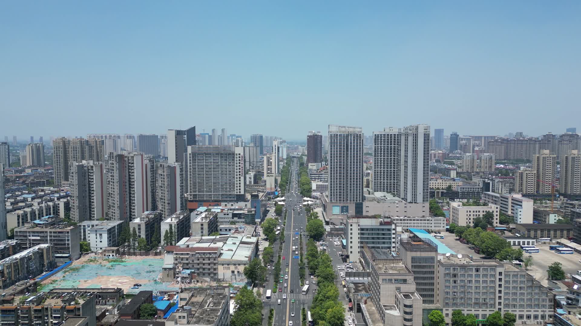 航拍湖北襄阳城市建设交通大道视频的预览图