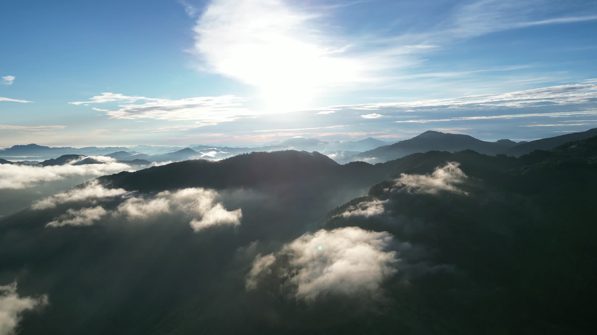 航拍山顶云海飞瀑自然风光视频的预览图