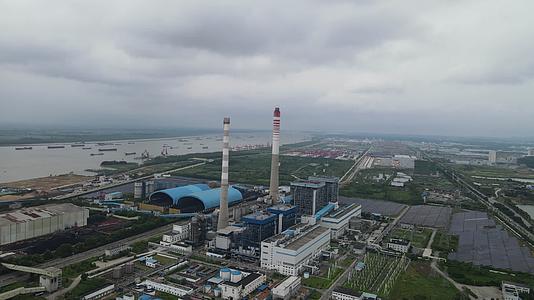 航拍湖南岳阳工业区厂房视频的预览图