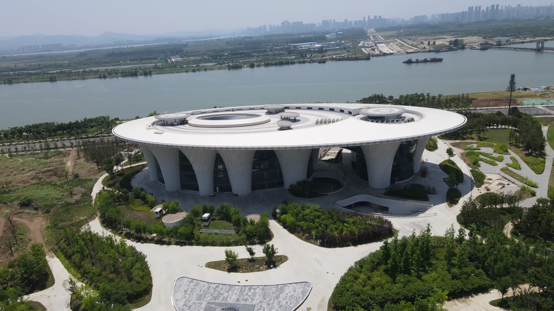 航拍湖北襄阳市图书馆视频的预览图