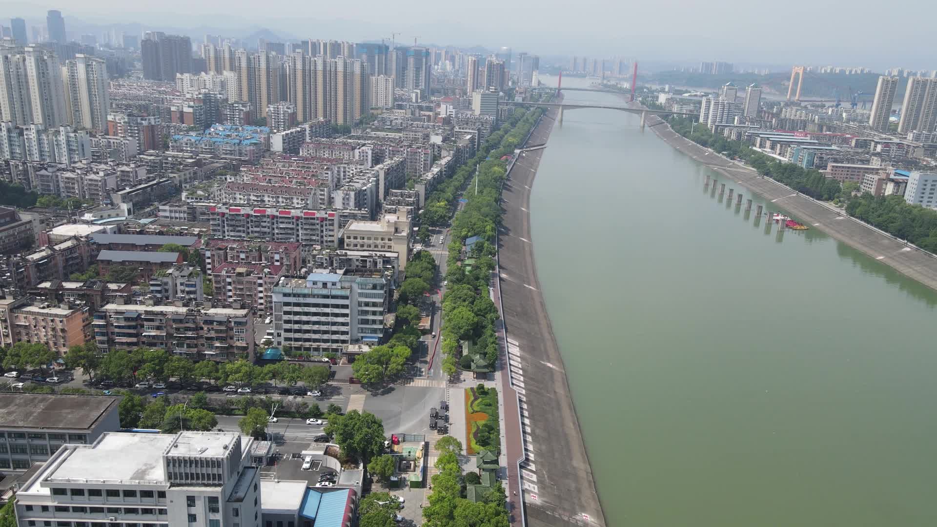 航拍湖北宜昌长江葛洲坝视频的预览图