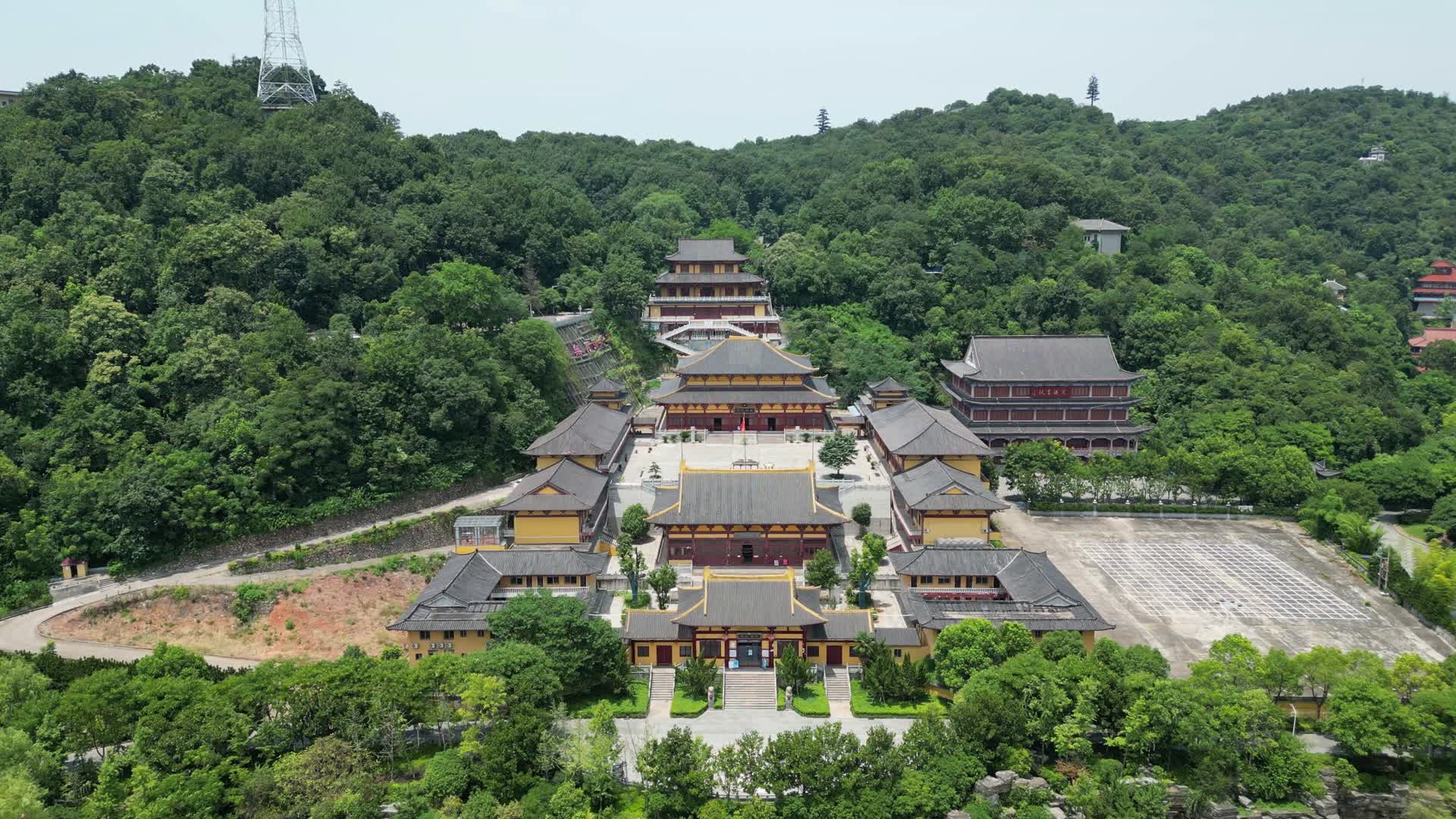 航拍湖北鄂州西山风景区古灵禅寺视频的预览图