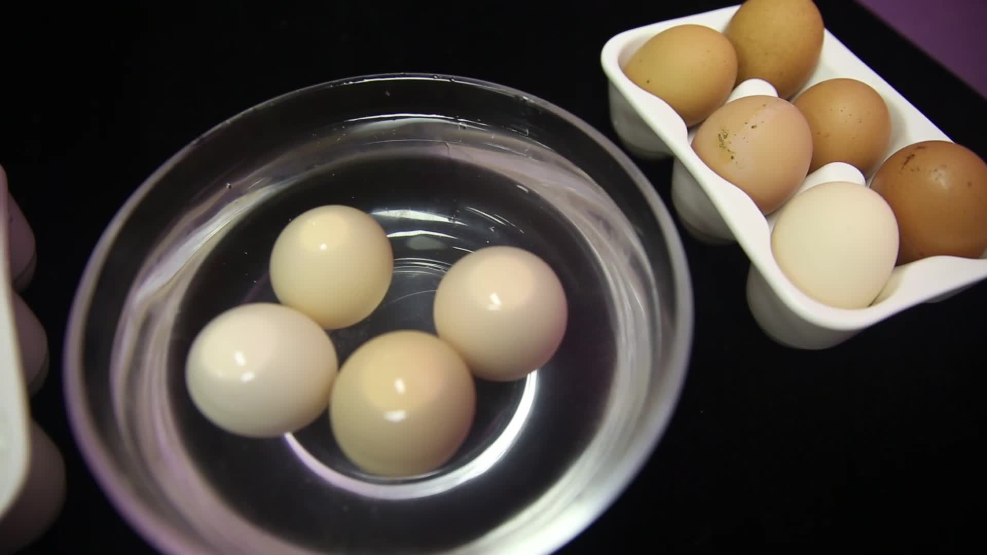 清洁鸡蛋表面视频的预览图
