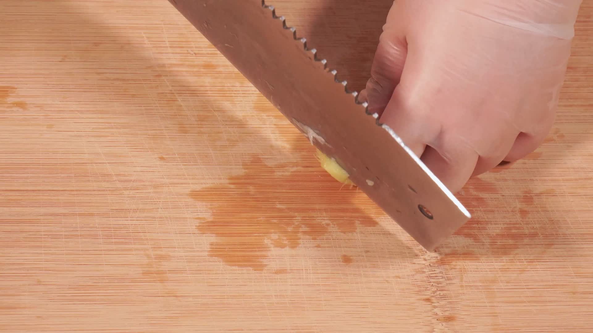清洗生姜削皮切姜片姜末菜刀切配料做饭视频的预览图