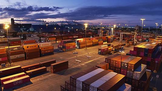 建筑漫游港口货物集装箱码头工业物流视频视频的预览图