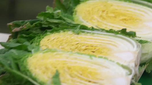 大白菜种植泡菜腌菜生产视频视频的预览图