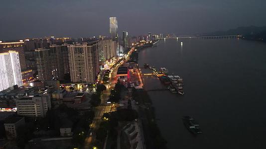 航拍湖北宜昌沿江大道宜昌夜景视频的预览图