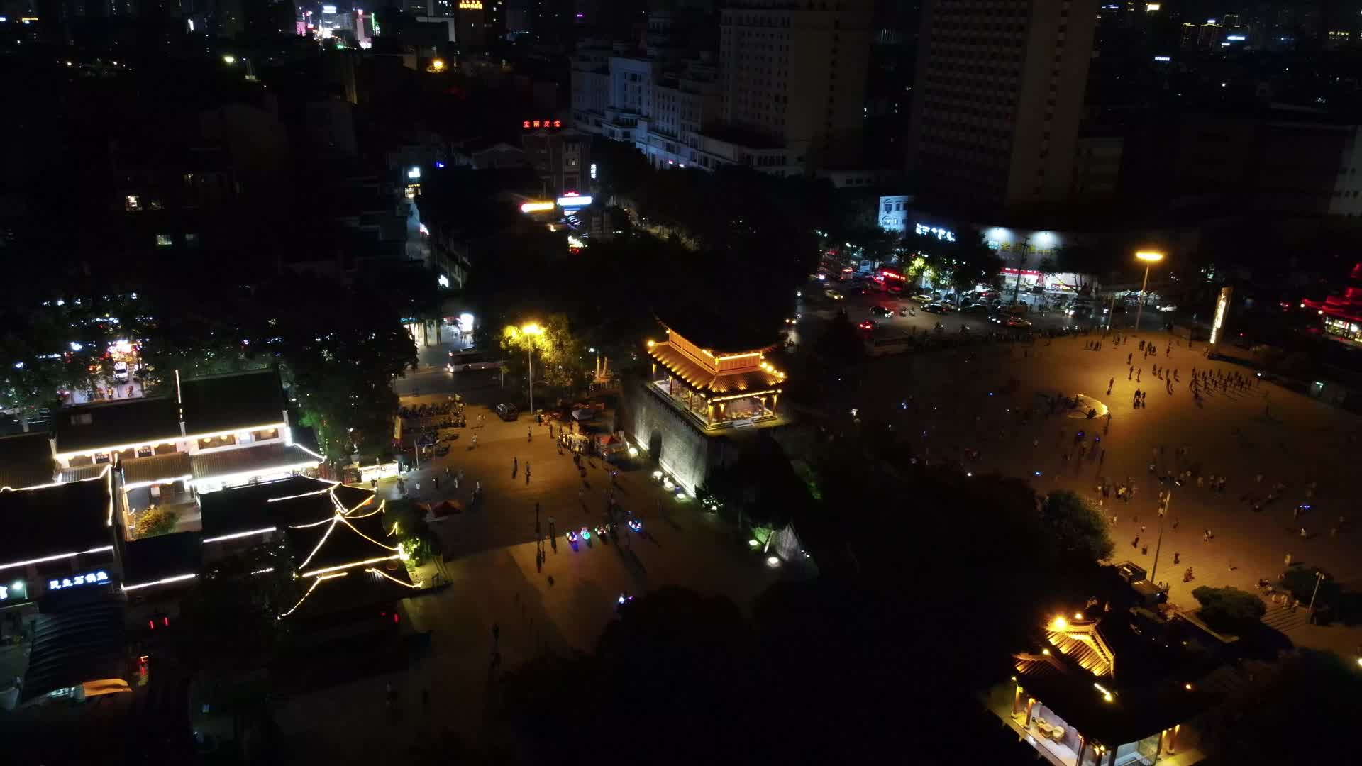航拍湖南岳阳楼景区瞻岳门夜景视频的预览图