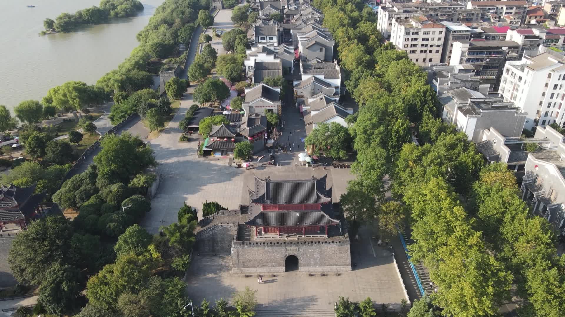 航拍湖南岳阳楼景区汴河街视频的预览图