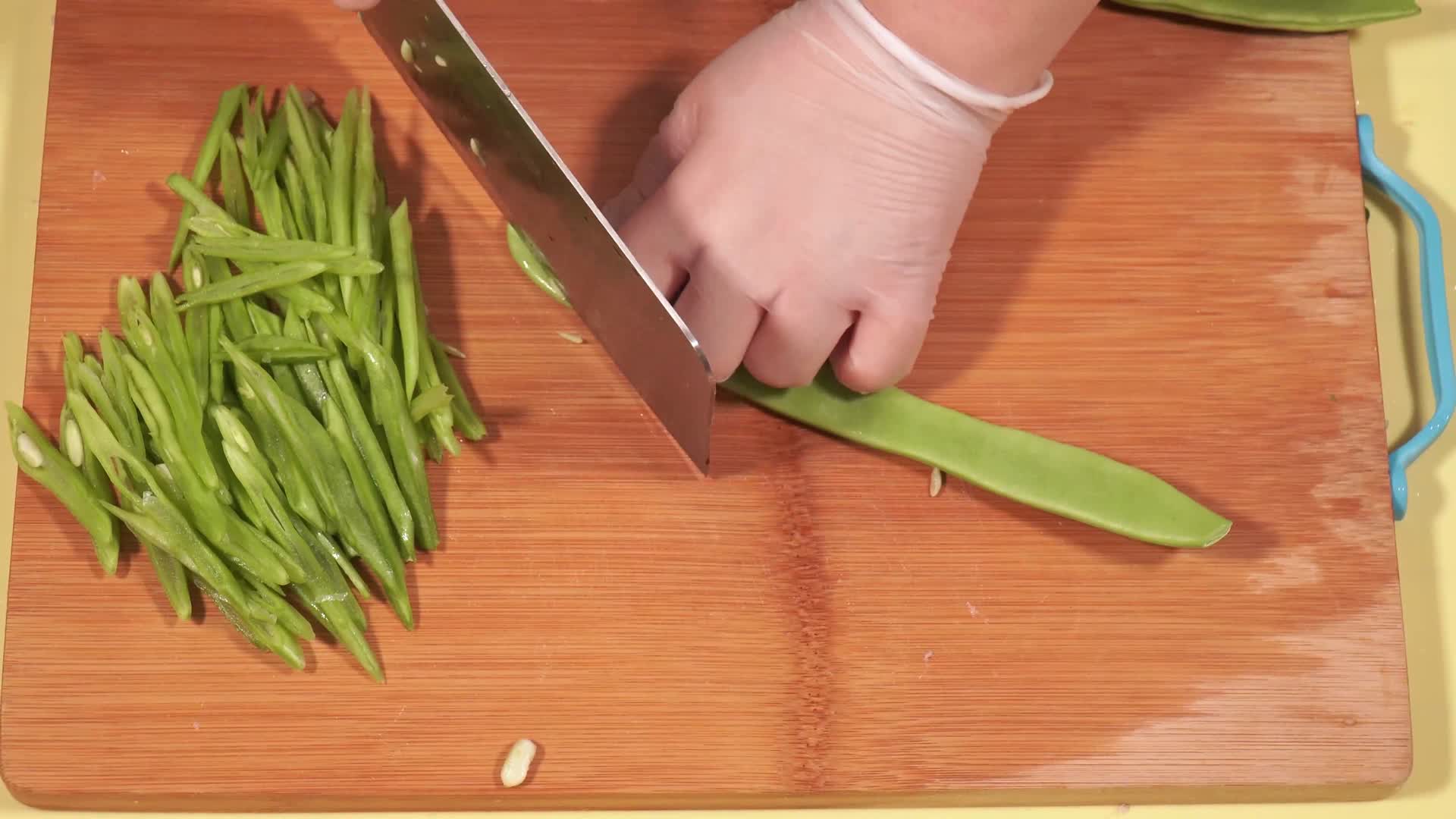 扁豆切丝菜刀切扁豆芸豆豆角视频的预览图