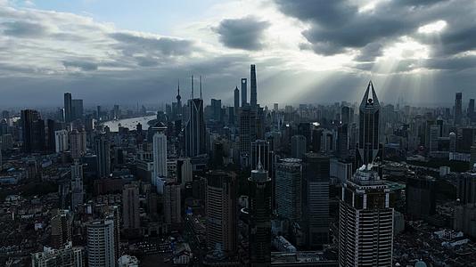 上海延安高架交通日出照耀上海宣传片延时视频的预览图