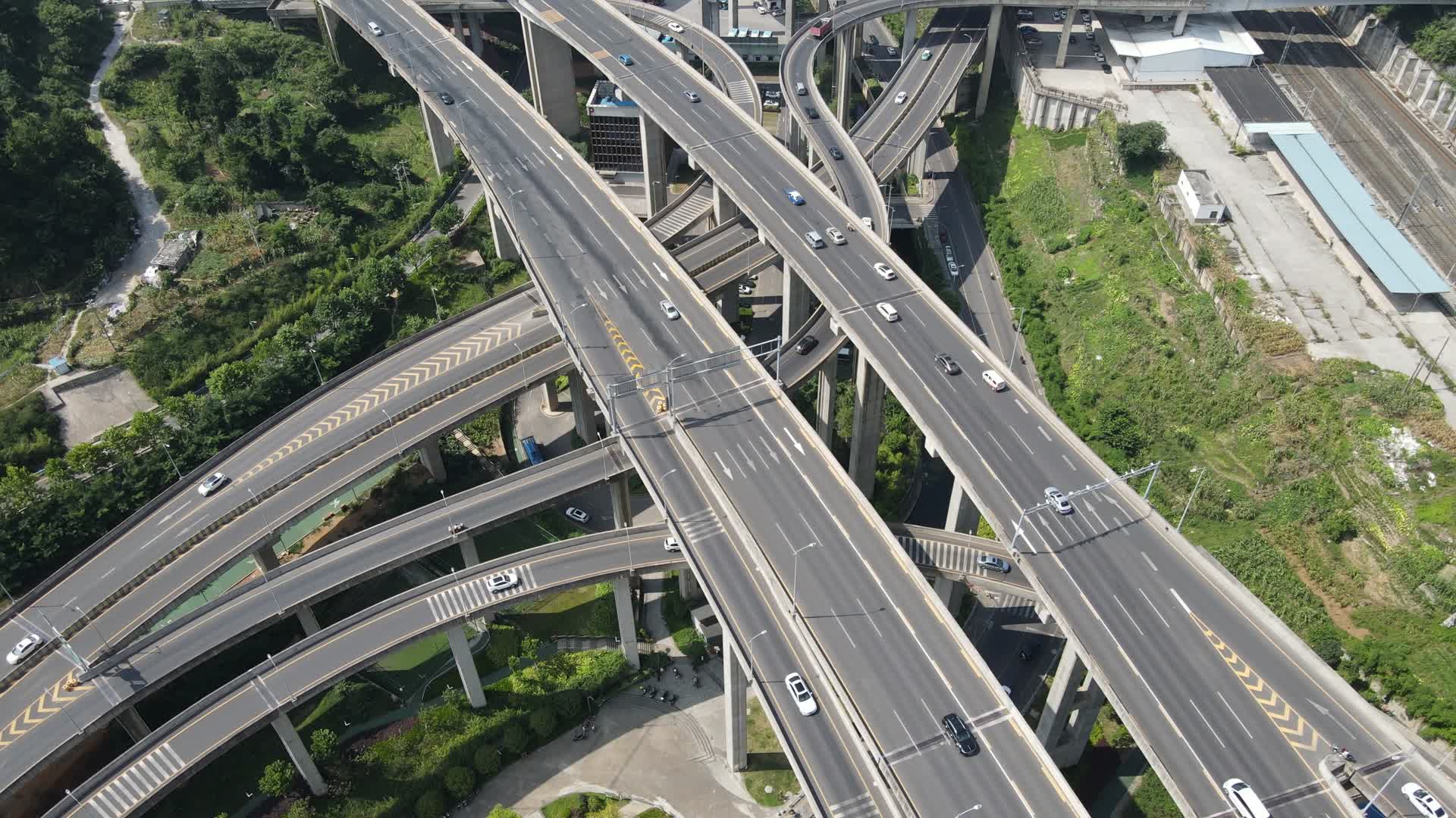 航拍贵州贵阳黔春立交桥视频的预览图