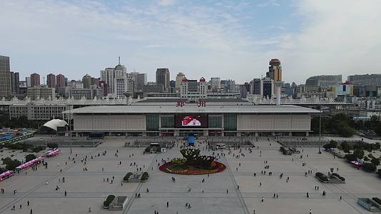 航拍河南郑州站郑州火车站视频的预览图