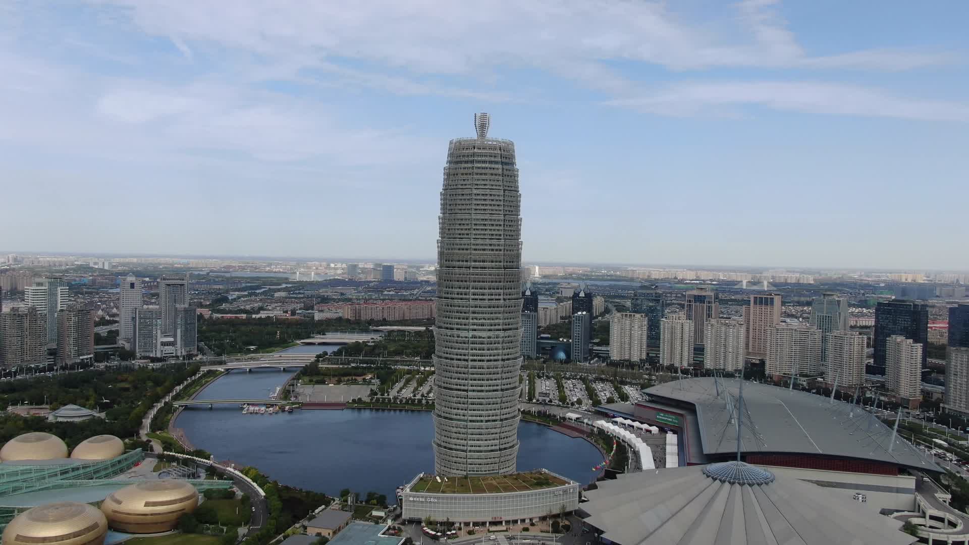 航拍河南郑州千玺广场玉米楼地标建筑视频的预览图