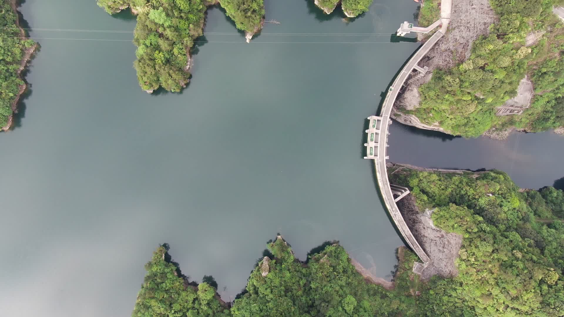 航拍湖南张家界武林源景区索溪湖视频的预览图