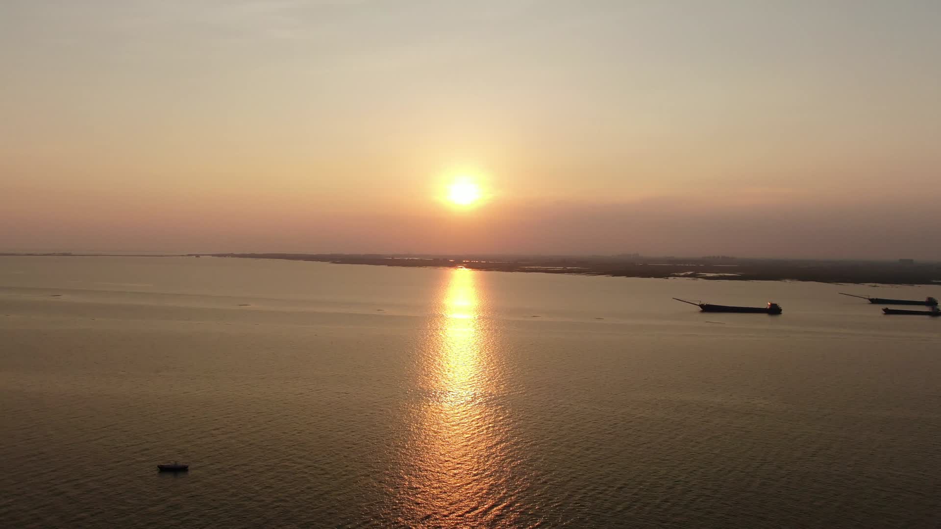 洞庭湖夕阳晚霞余晖视频的预览图