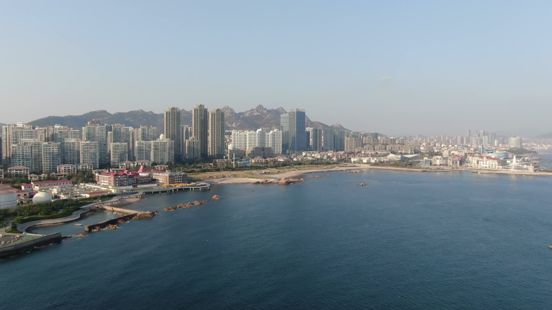 航拍海滨城市青岛大海风光视频的预览图