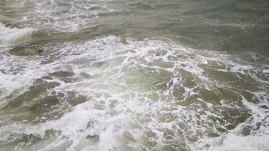 大海海浪浪花风景实拍视频的预览图