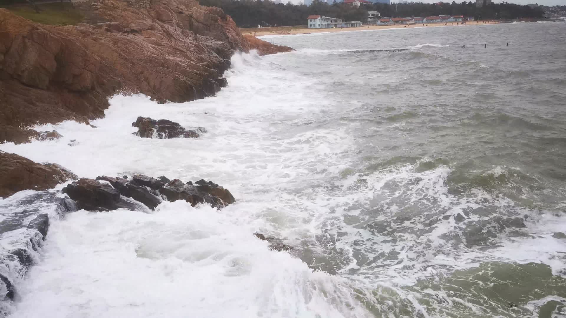 大海海浪浪花风景实拍视频的预览图