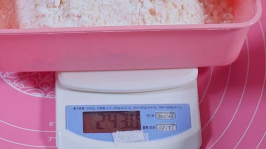 厨房秤称糖粉面粉做面食克数视频的预览图