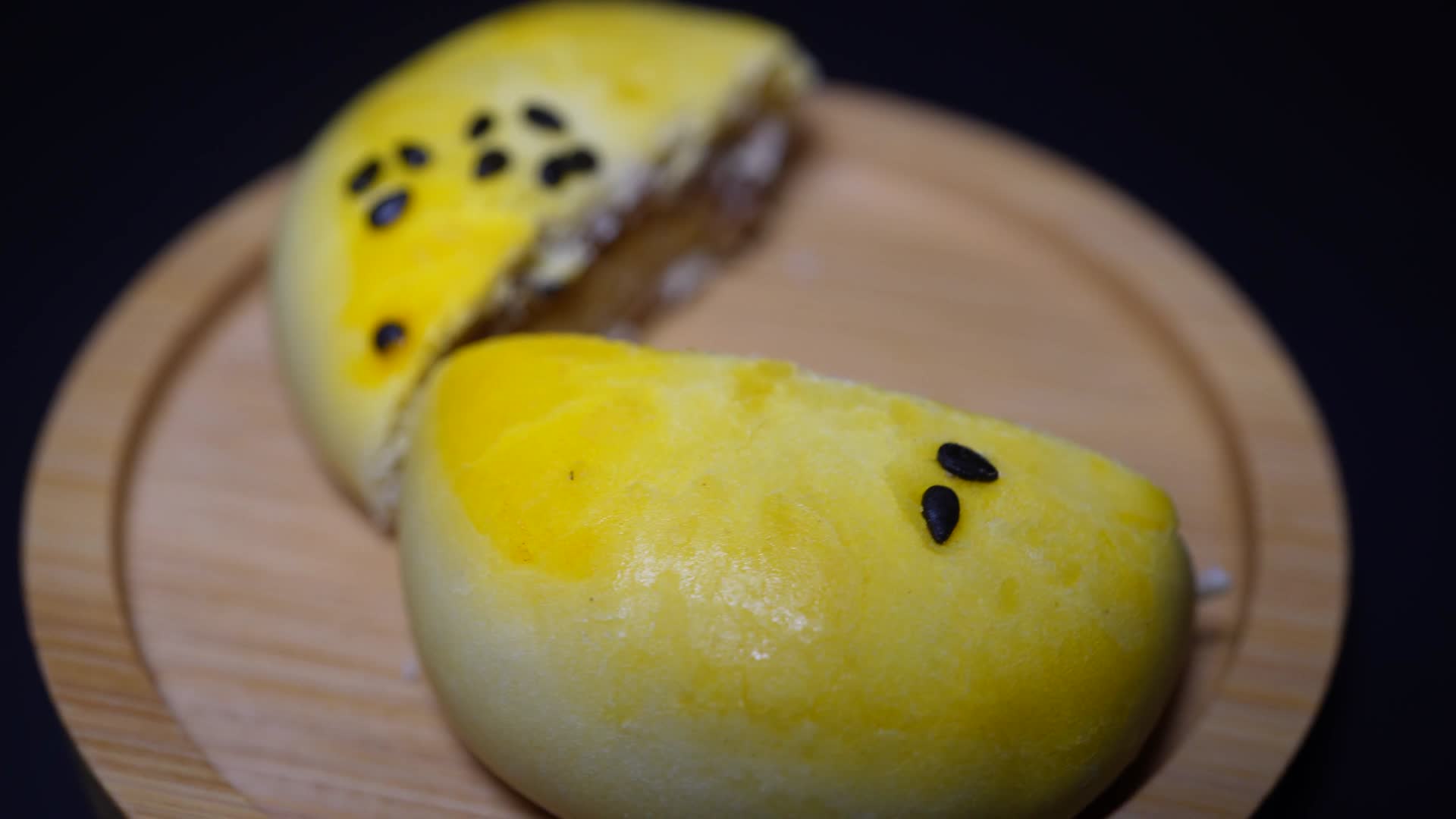 蛋黄酥零食甜品糕点点心酥饼视频的预览图