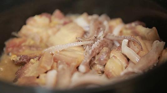 红烧肉鱿鱼炖肉视频的预览图