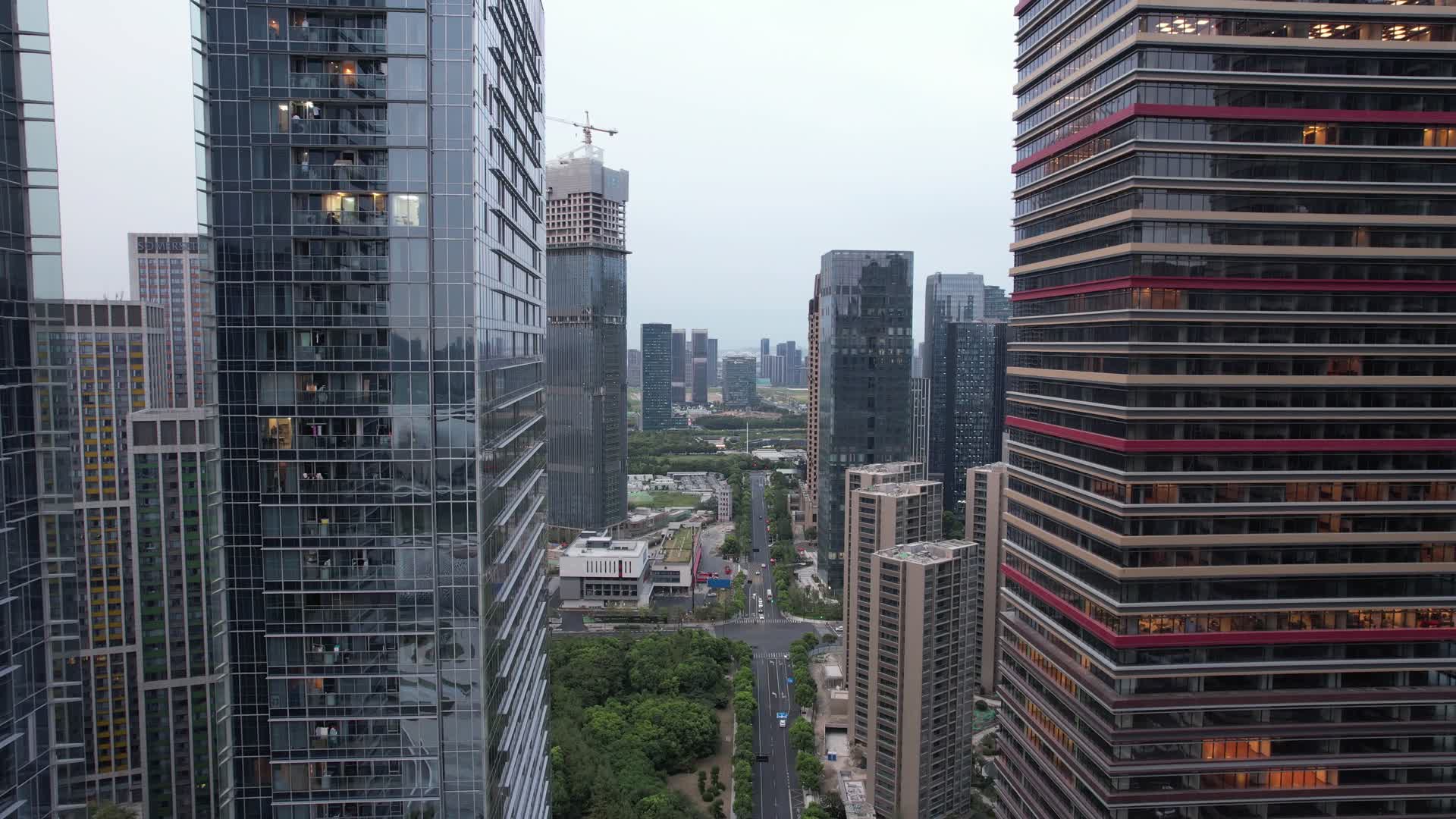 航拍浙江杭州奥体中心商圈高楼视频的预览图