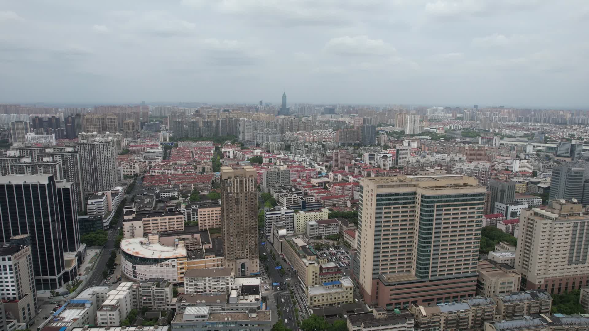 航拍江苏常州城市大景视频的预览图