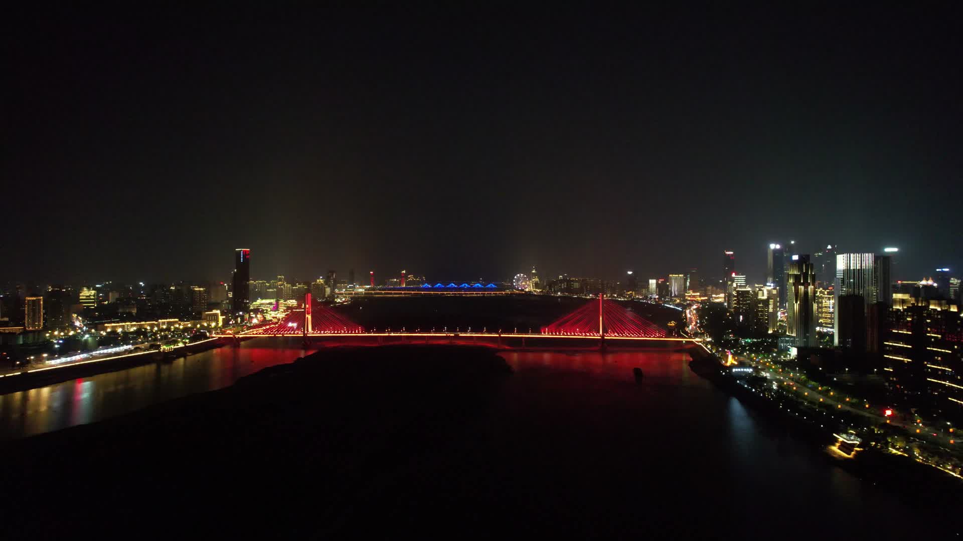 航拍江西南昌八一大桥夜景视频的预览图