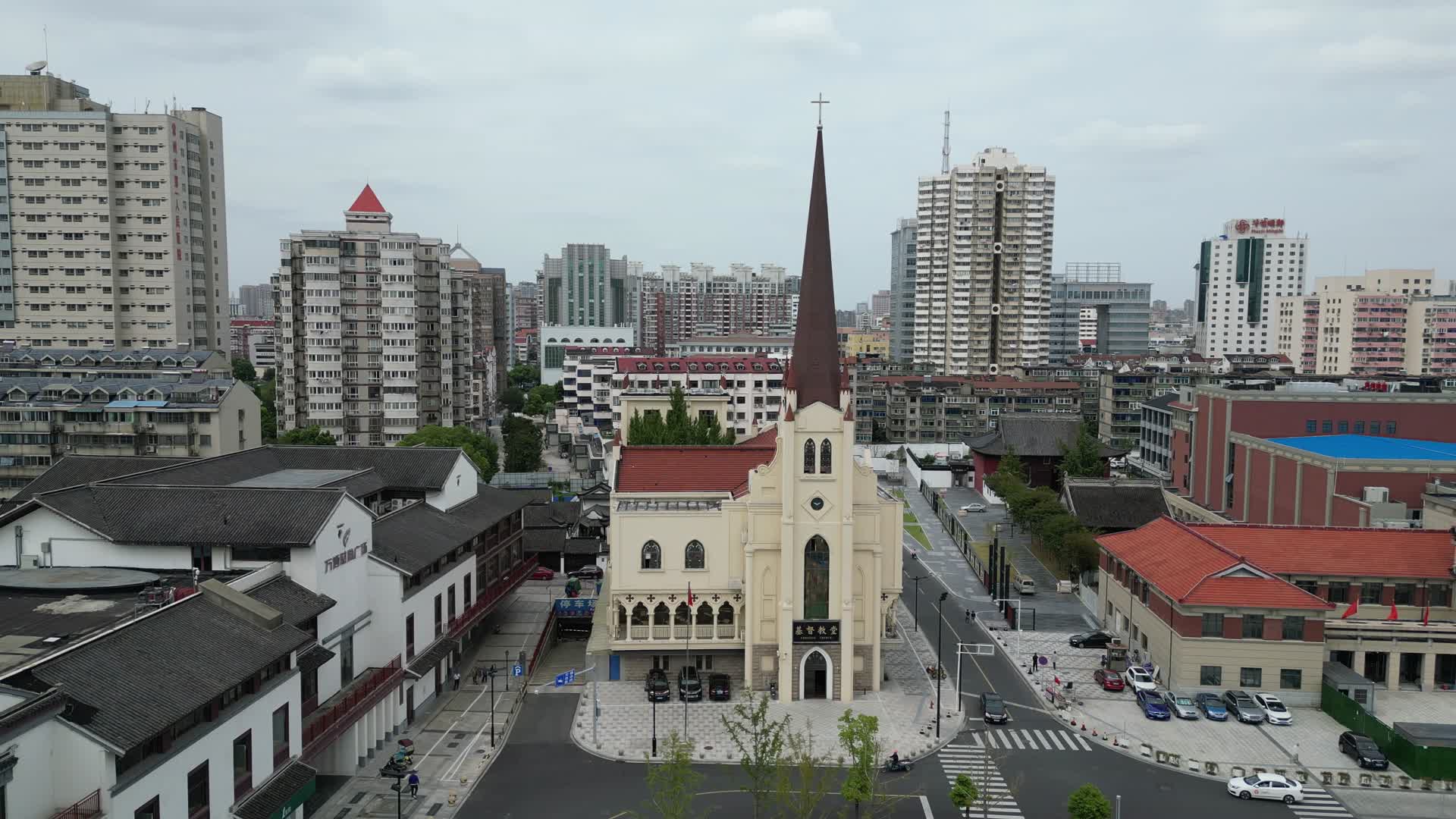 航拍江苏常州文化馆基督教堂视频的预览图