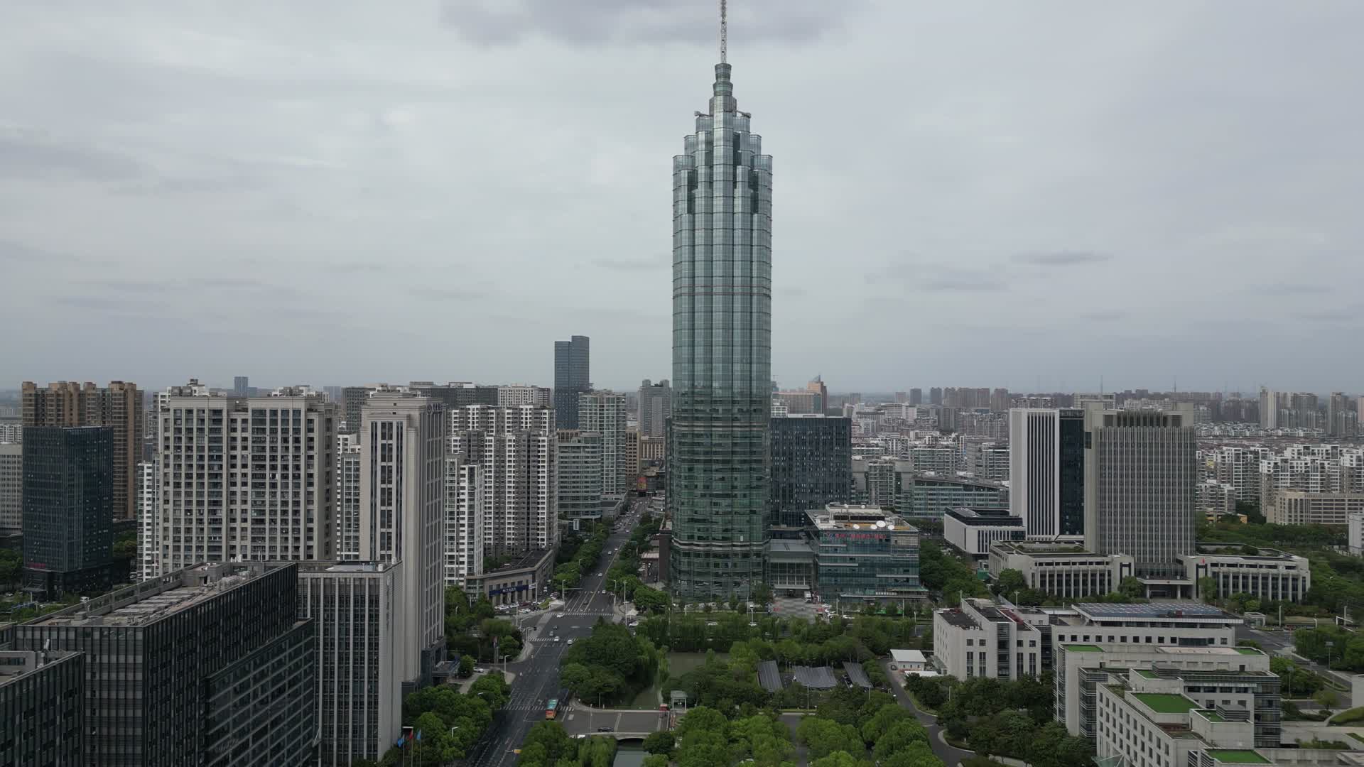 航拍江苏常州广播电视台大厦视频的预览图
