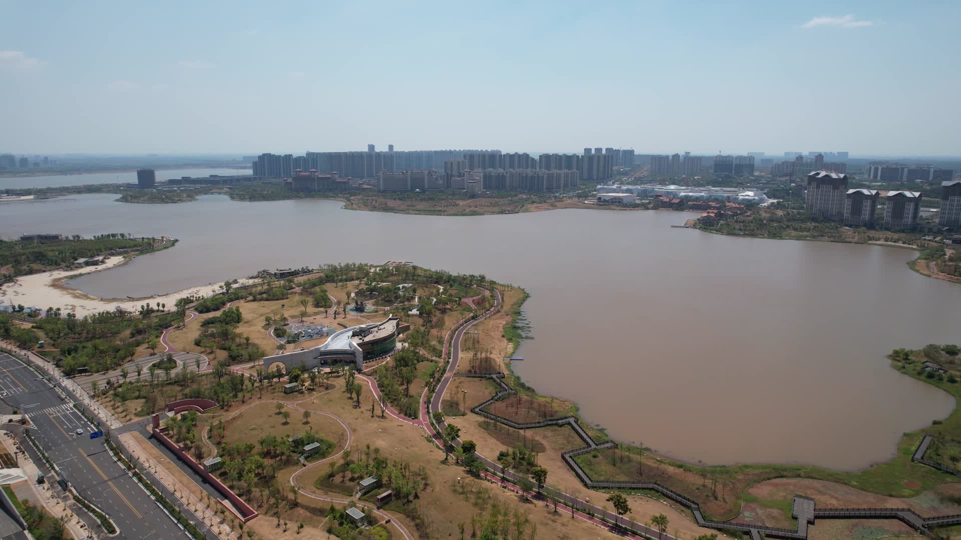 航拍江西南昌九龙湖公园视频的预览图
