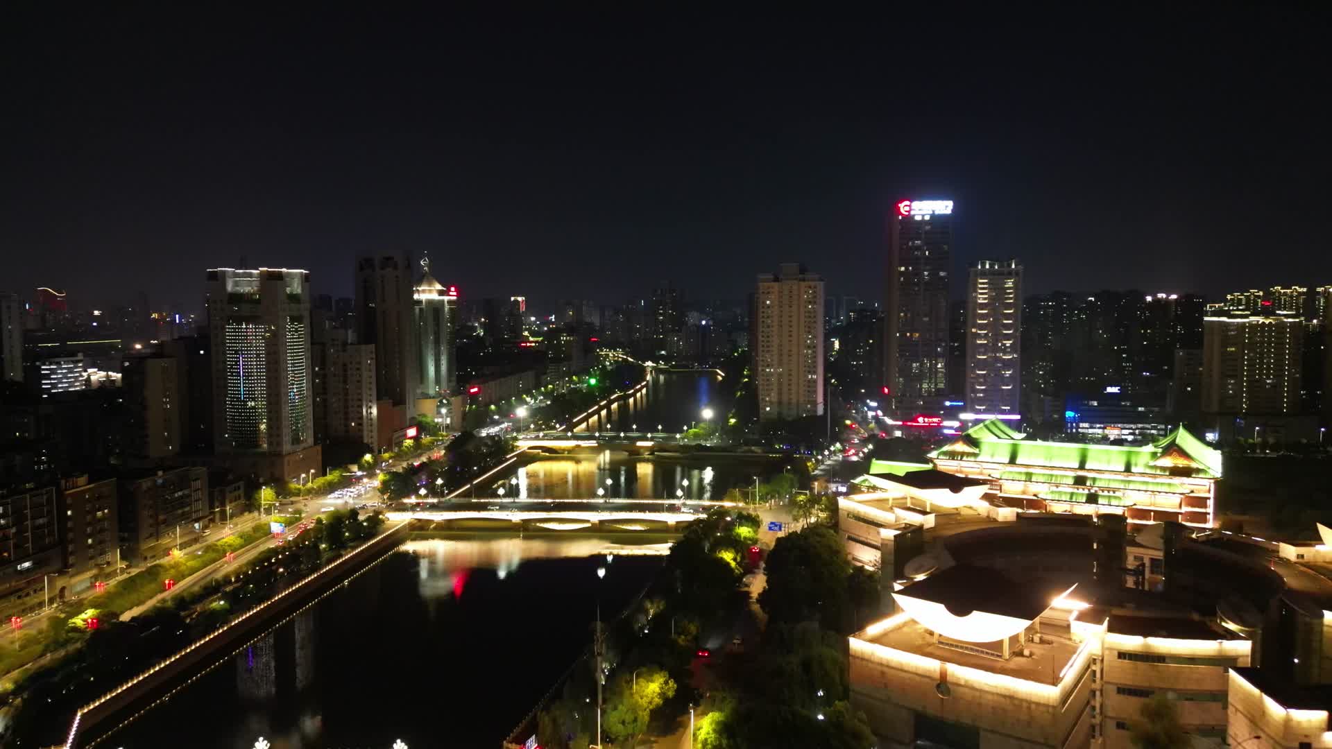 航拍江西南昌抚河城市夜景视频的预览图