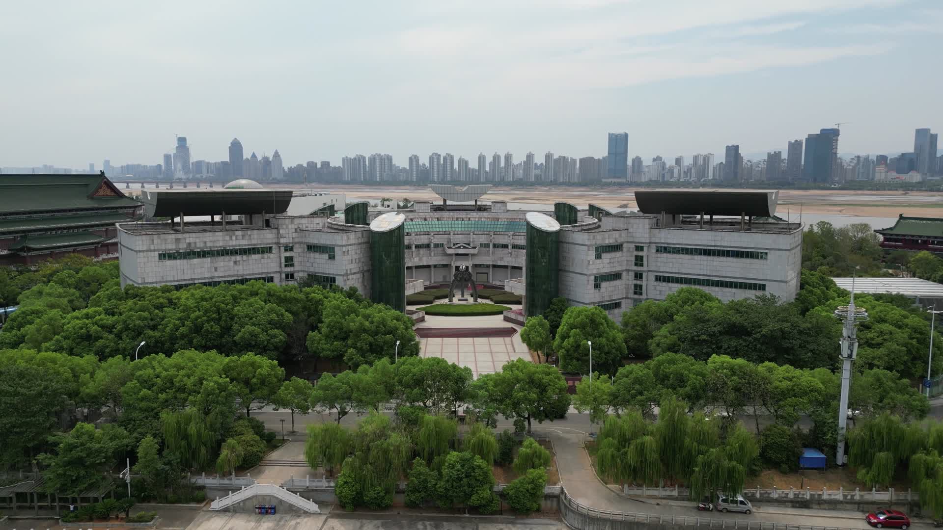 航拍江西南昌市博物馆视频的预览图