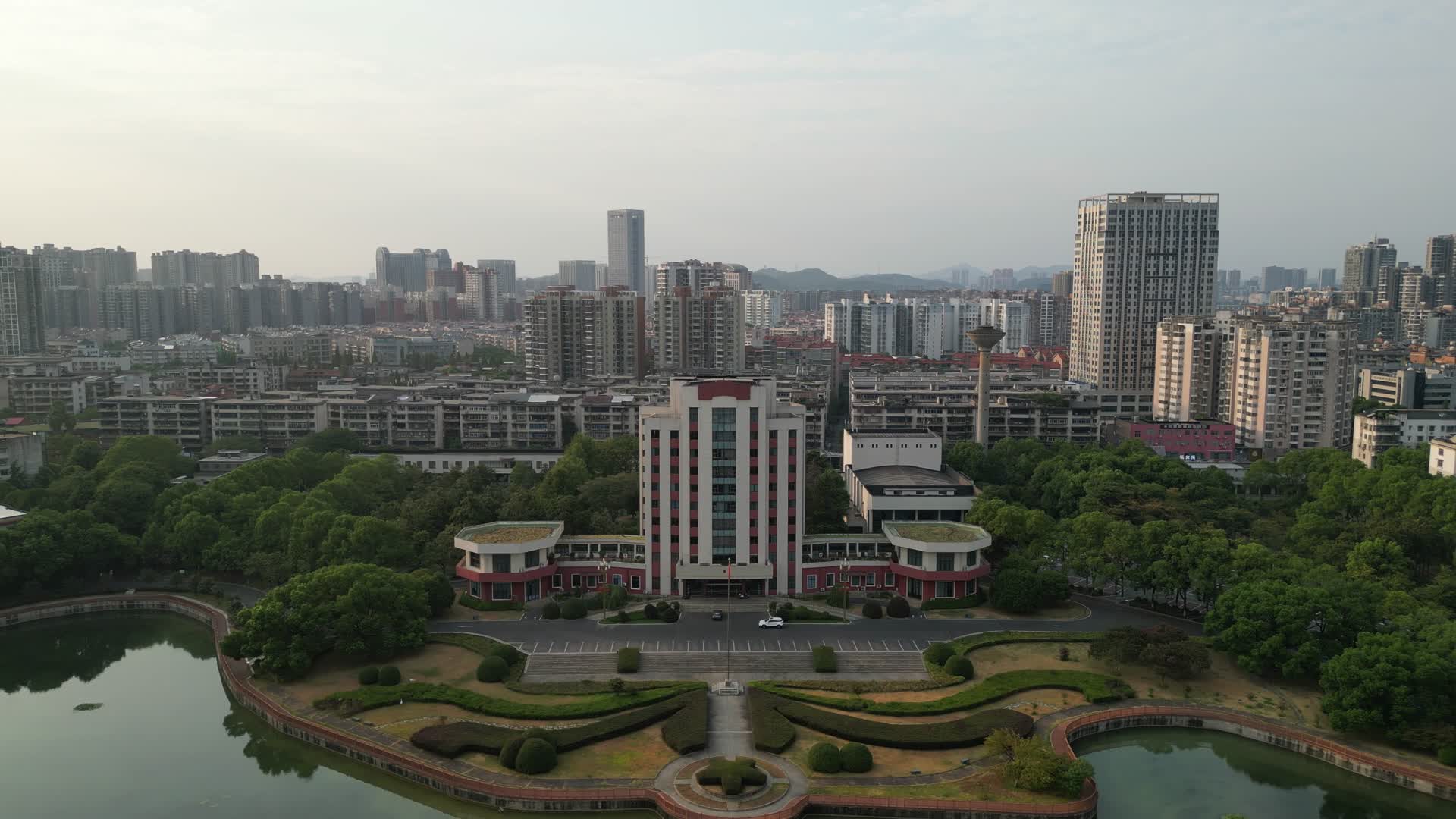 航拍湖南株洲市人民政府视频的预览图