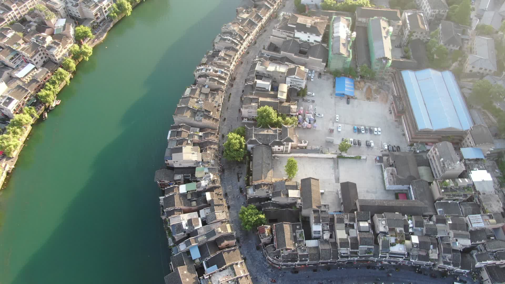 航拍贵州镇远古城5A景区舞阳河视频的预览图